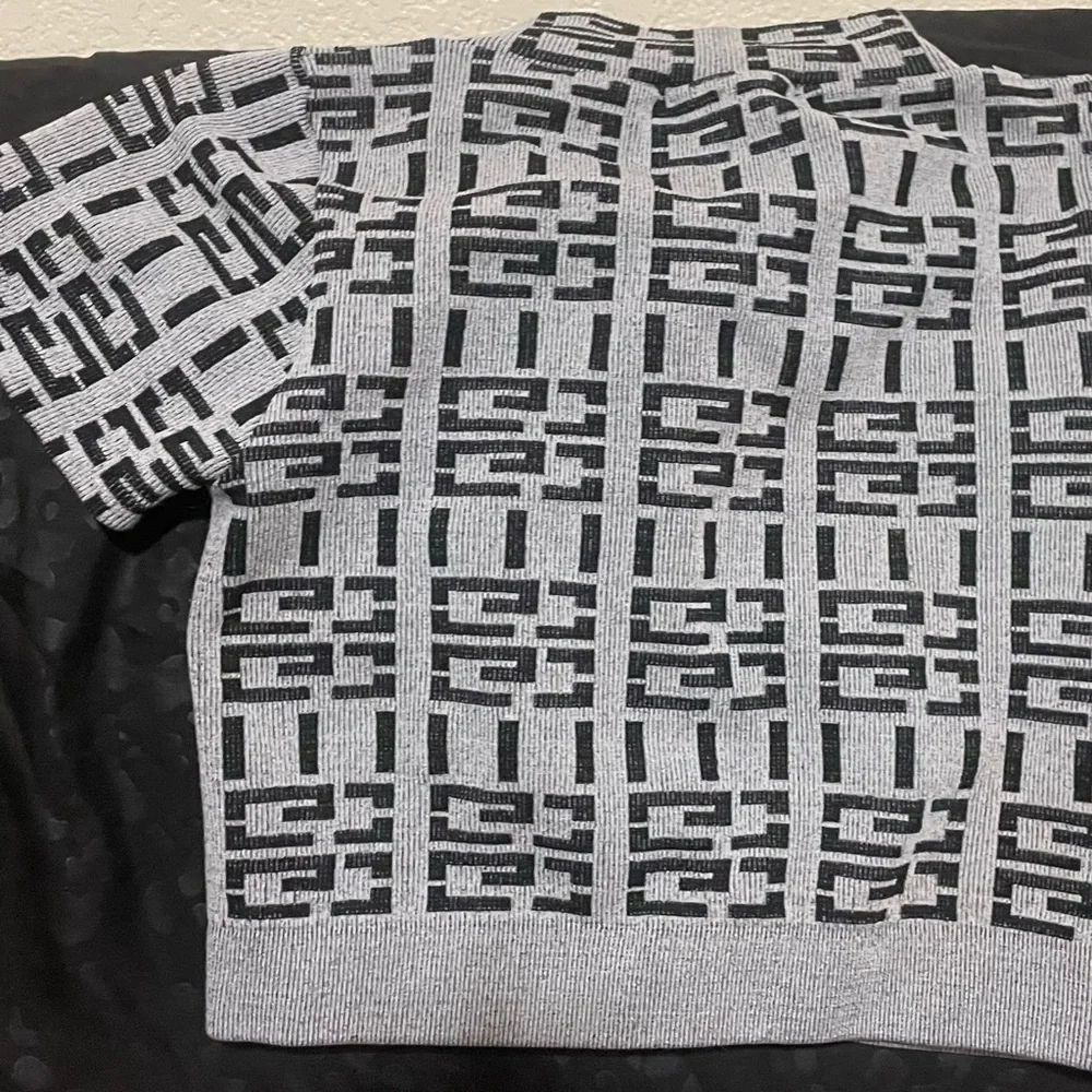 AQ Sport zip up crop top - Picture 3 of 3